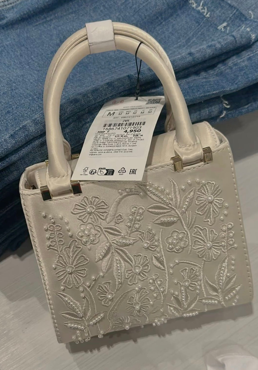 25003.8.pochette.zara
