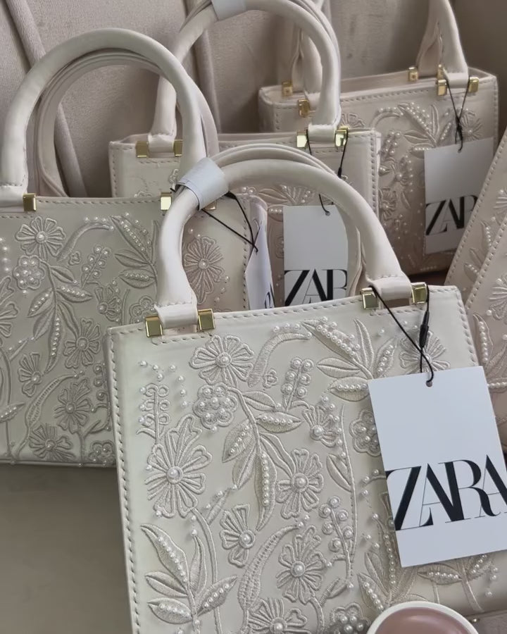 25003.8.pochette.zara