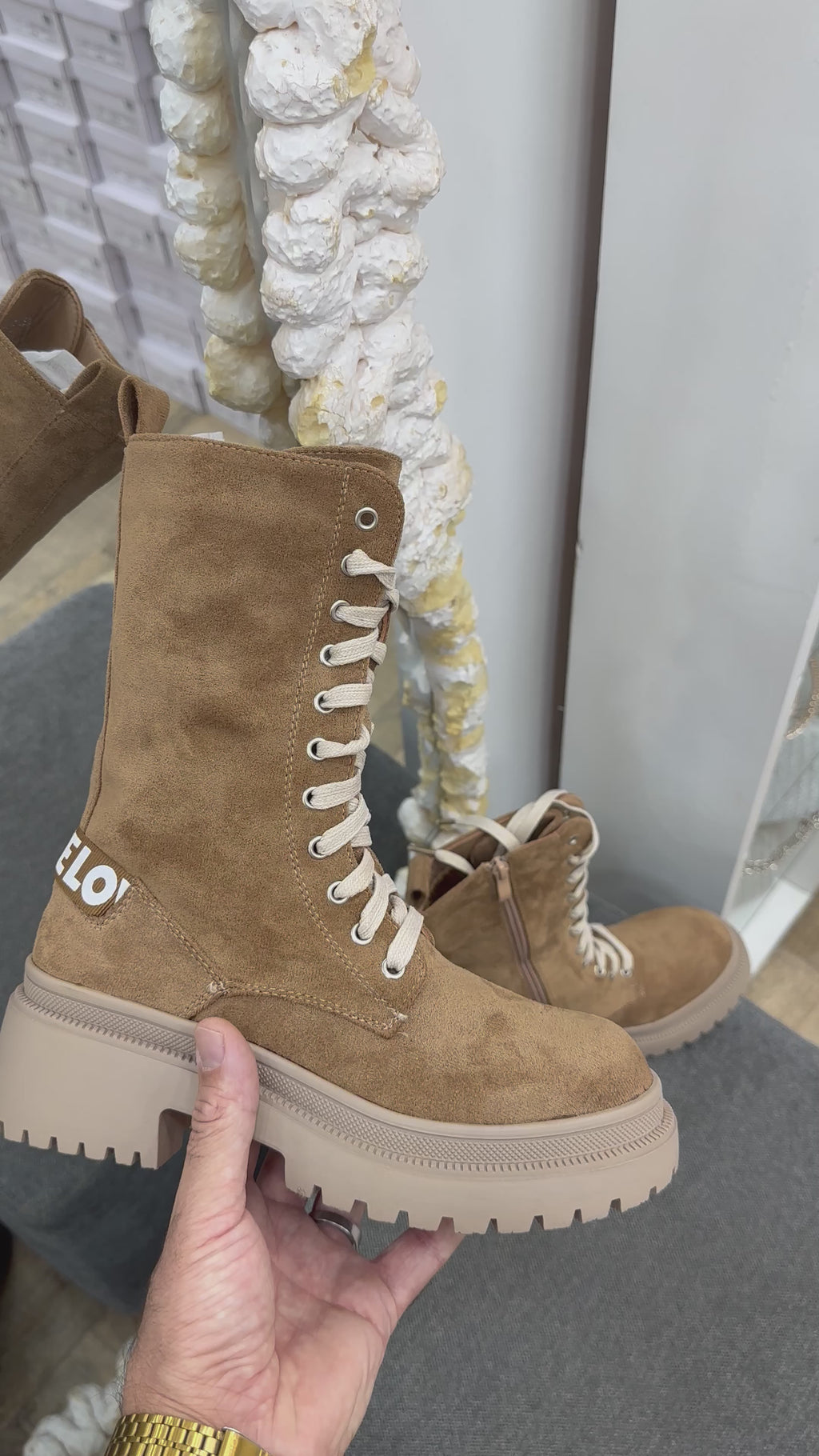 Godasse avec lacets